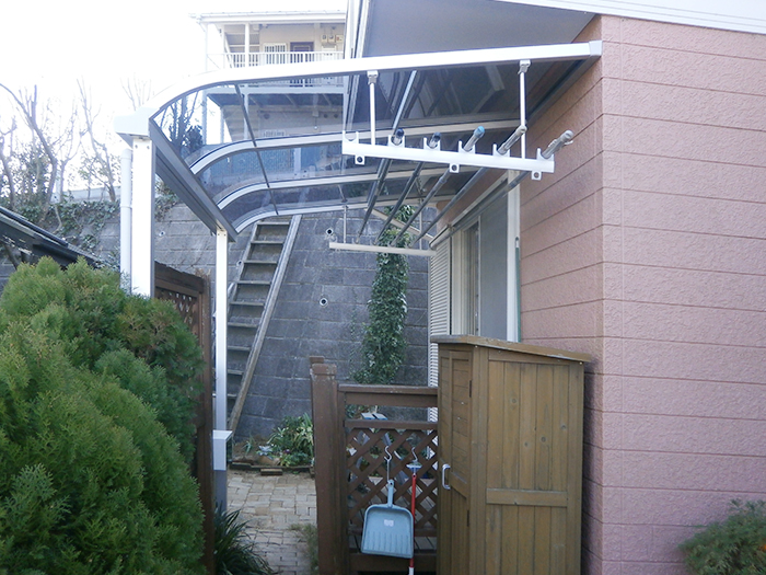 屋外の木製階段設置とテラス屋根を作りました 千葉市 市原市のリフォームの費用価格