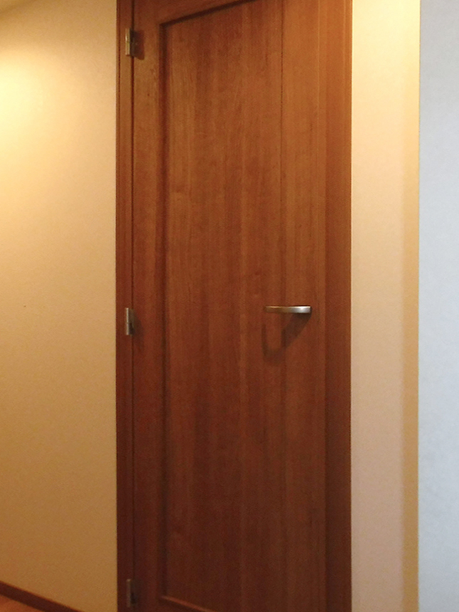 階段入口に防音用のドア設置工事｜船橋市