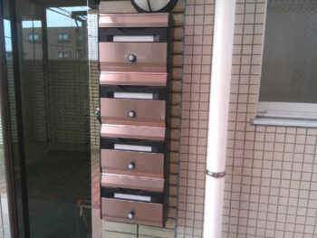 千葉県I様で郵便ポスト4台取付工事を行いました。