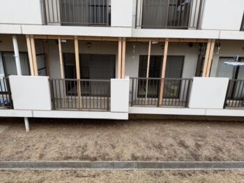 千葉県S様宅でベランダにネコ脱走防止ネットを取付ました。