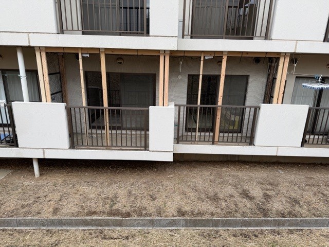 千葉県S様宅でベランダにネコ脱走防止ネットを取付ました。