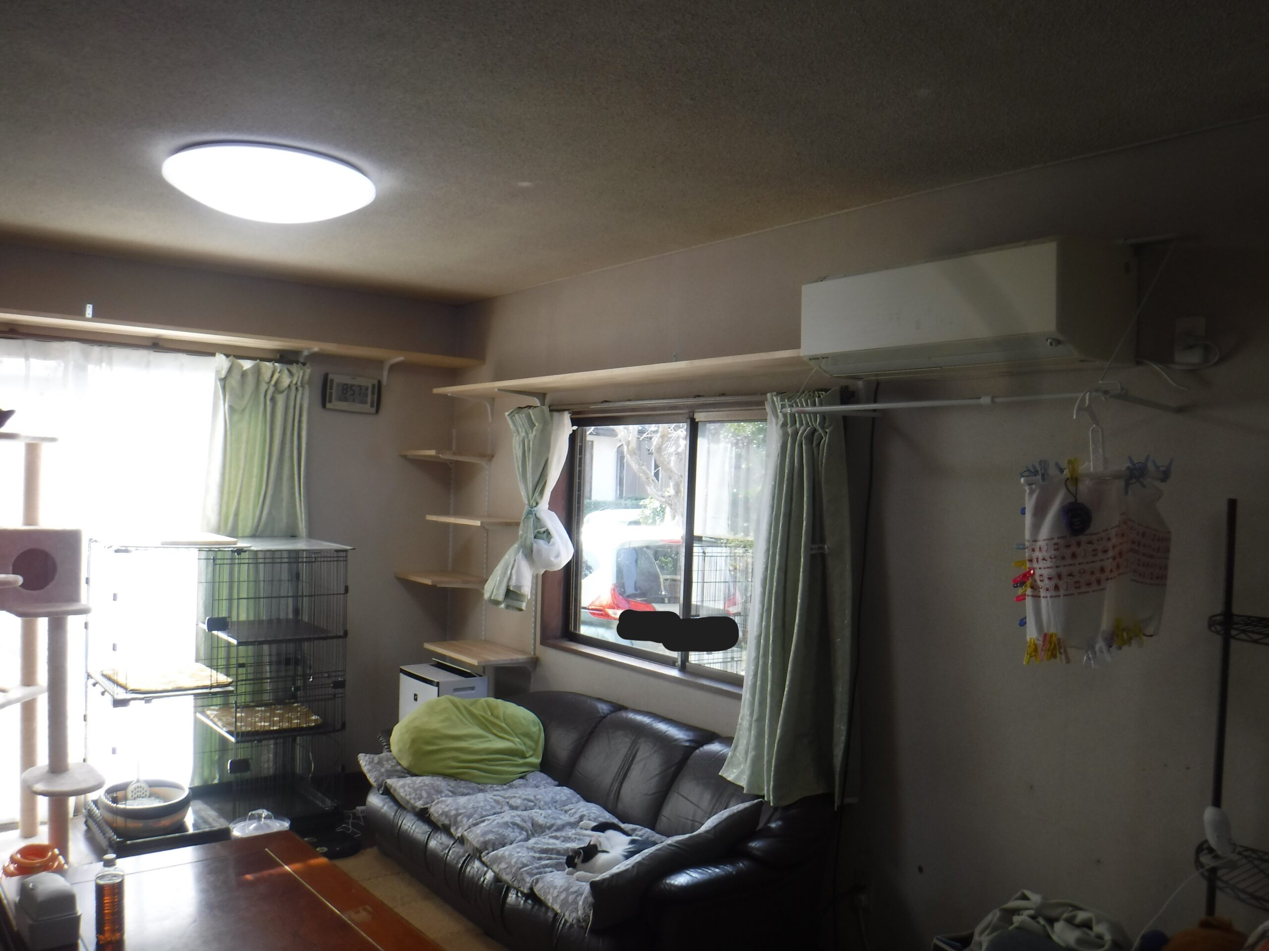 市原市M様邸でキャットウォ-クと可動式キャットタワ-を取り付けました。 市原市M様邸でキャットウォ-クと可動式キャットタワ-を取り付けました。