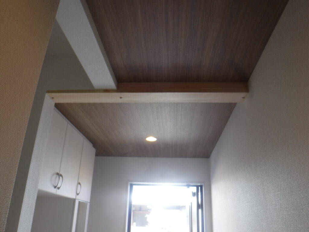 千葉市花見川区Y様邸でにゃんが－どの補強板取付工事を行いました。