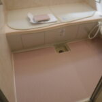 千葉市若葉区S様邸で浴室の床にフクビ製あんからシートを敷きました。