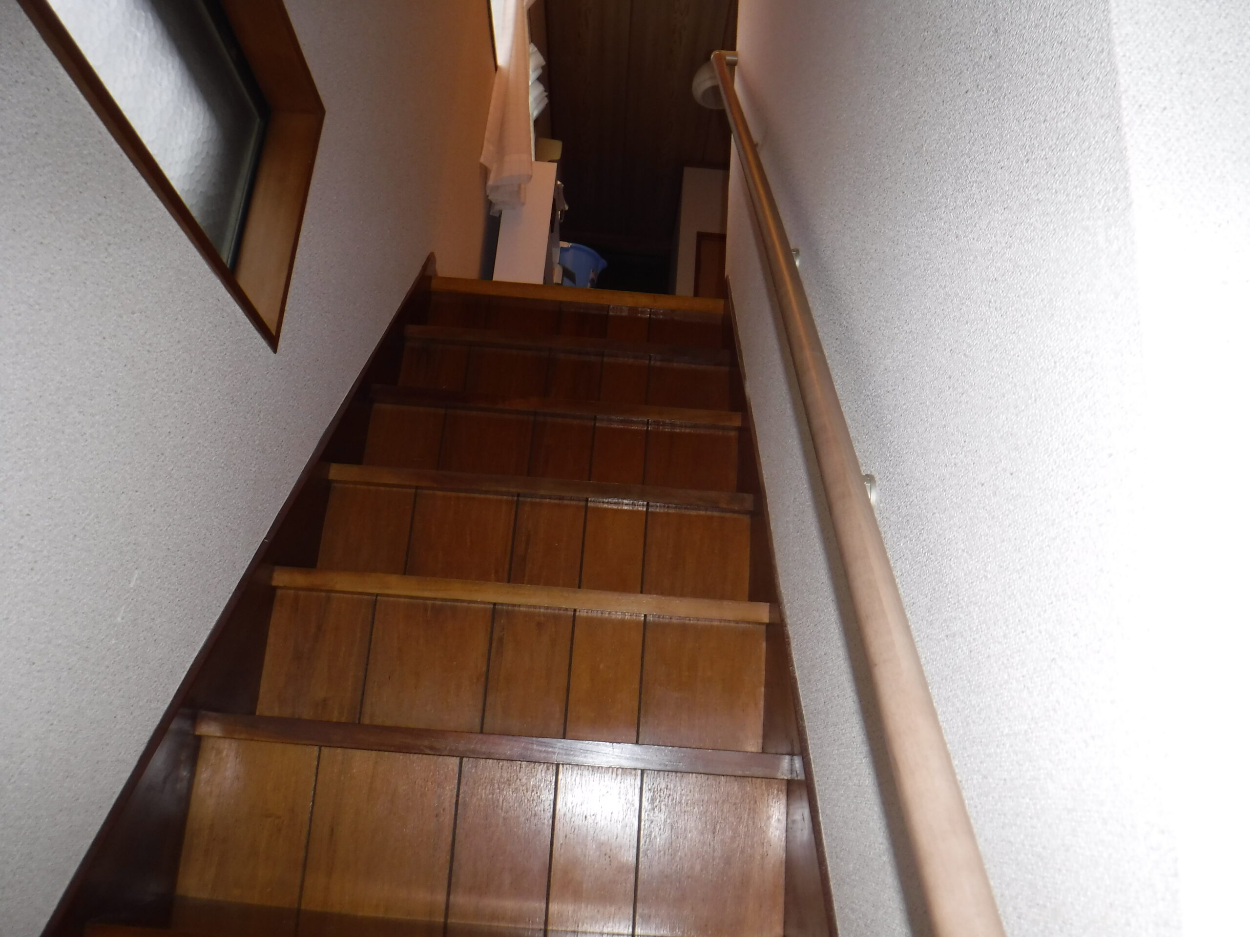 千葉市中央区A様邸で階段に手摺取付ました。