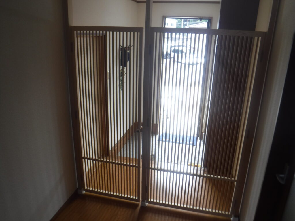千葉県君津市M様邸でにゃんが－ど親子扉タイプを取り付けました。