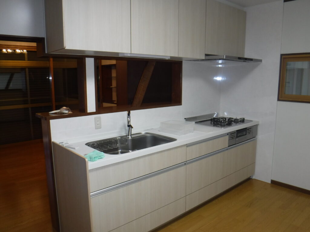 千葉市若葉区U様邸でクリナップ製システムキッチンステディアに交換しました。