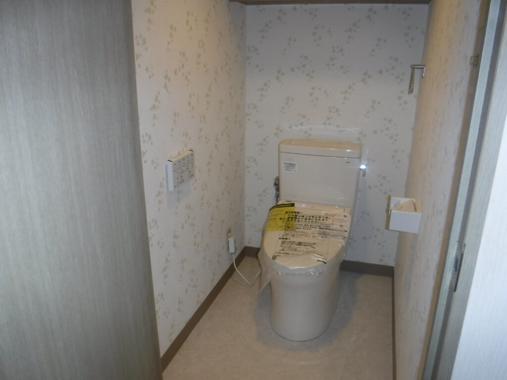 千葉市緑区K様邸でトイレと給湯器を交換しました。