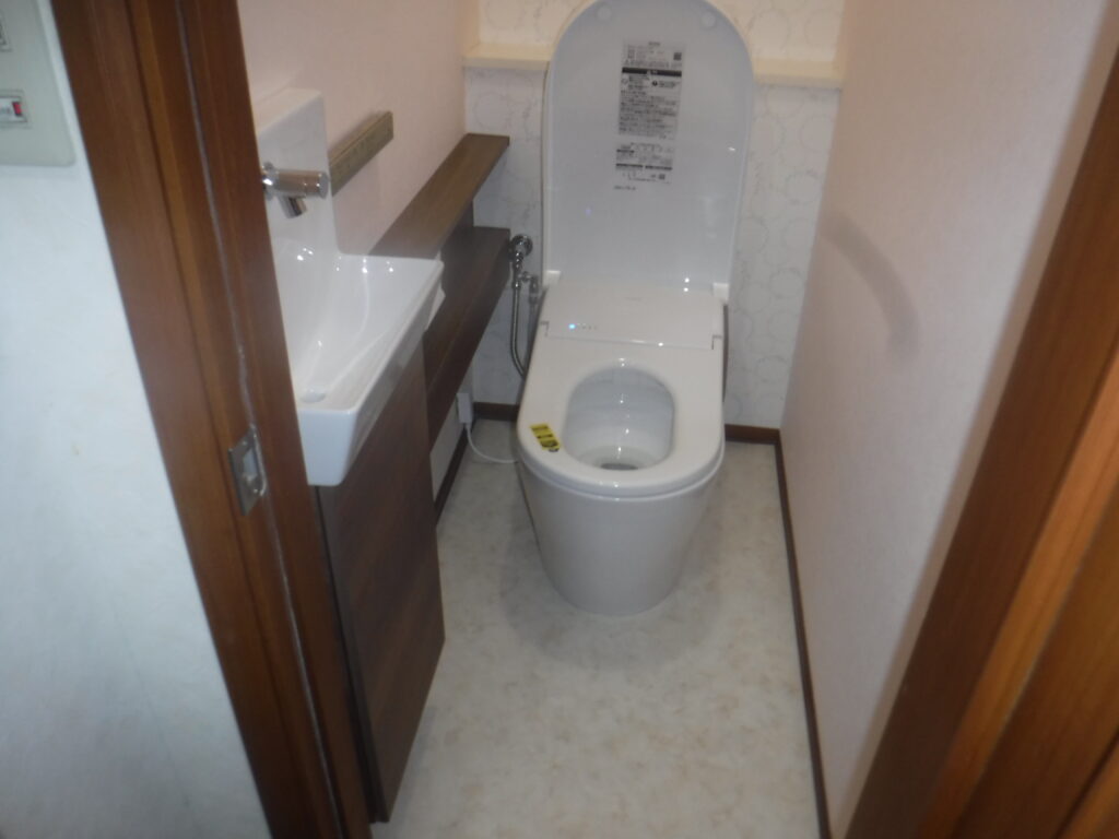 千葉市緑区F様邸でTOTO製ネオレストLS2に交換しました。