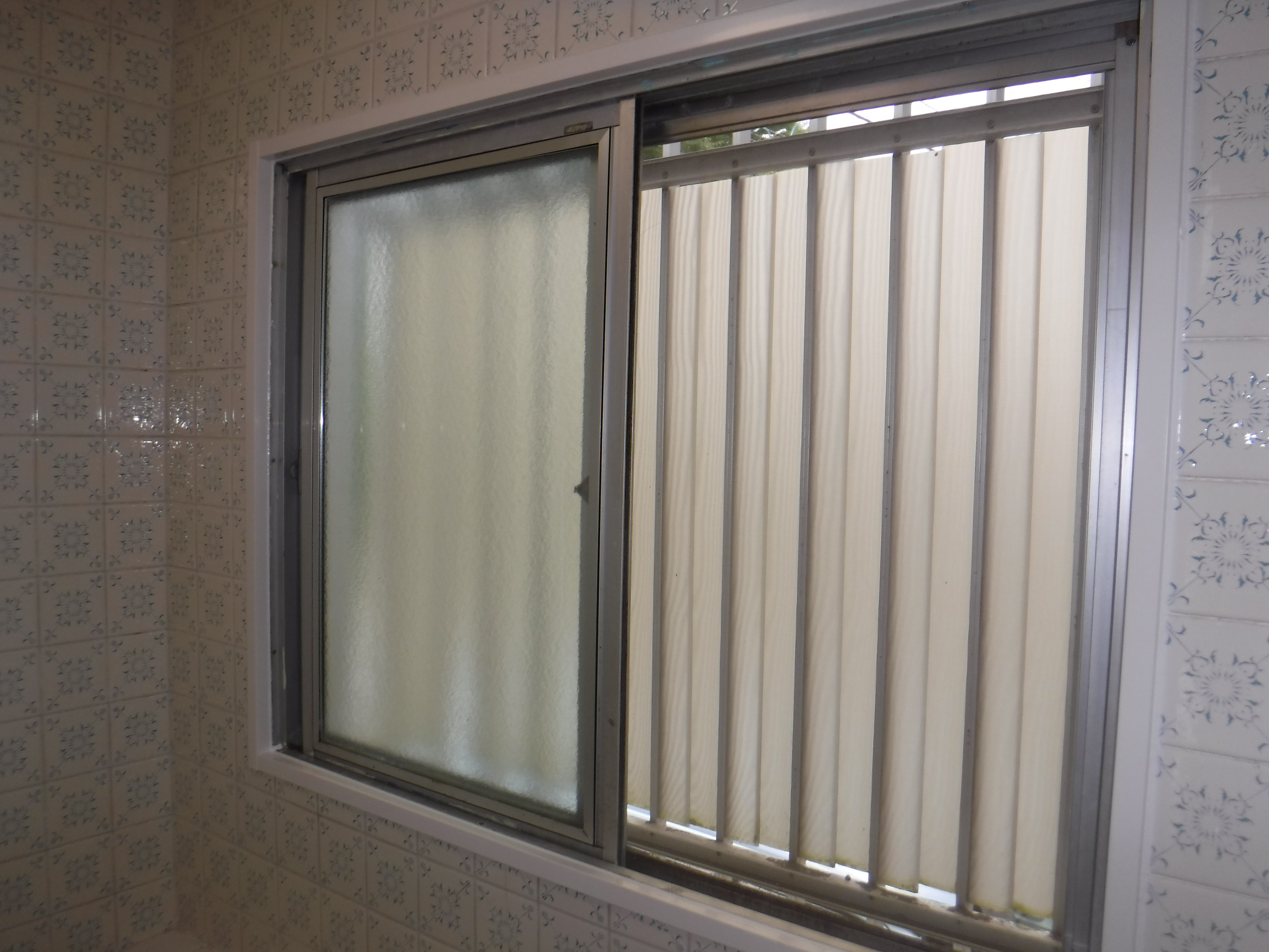 千葉市若葉区 O様邸浴室の窓枠を交換しました。