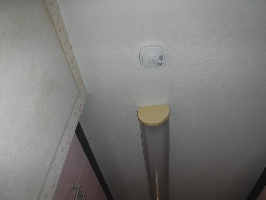 千葉市中央区K様邸で火災報知器を交換しました。