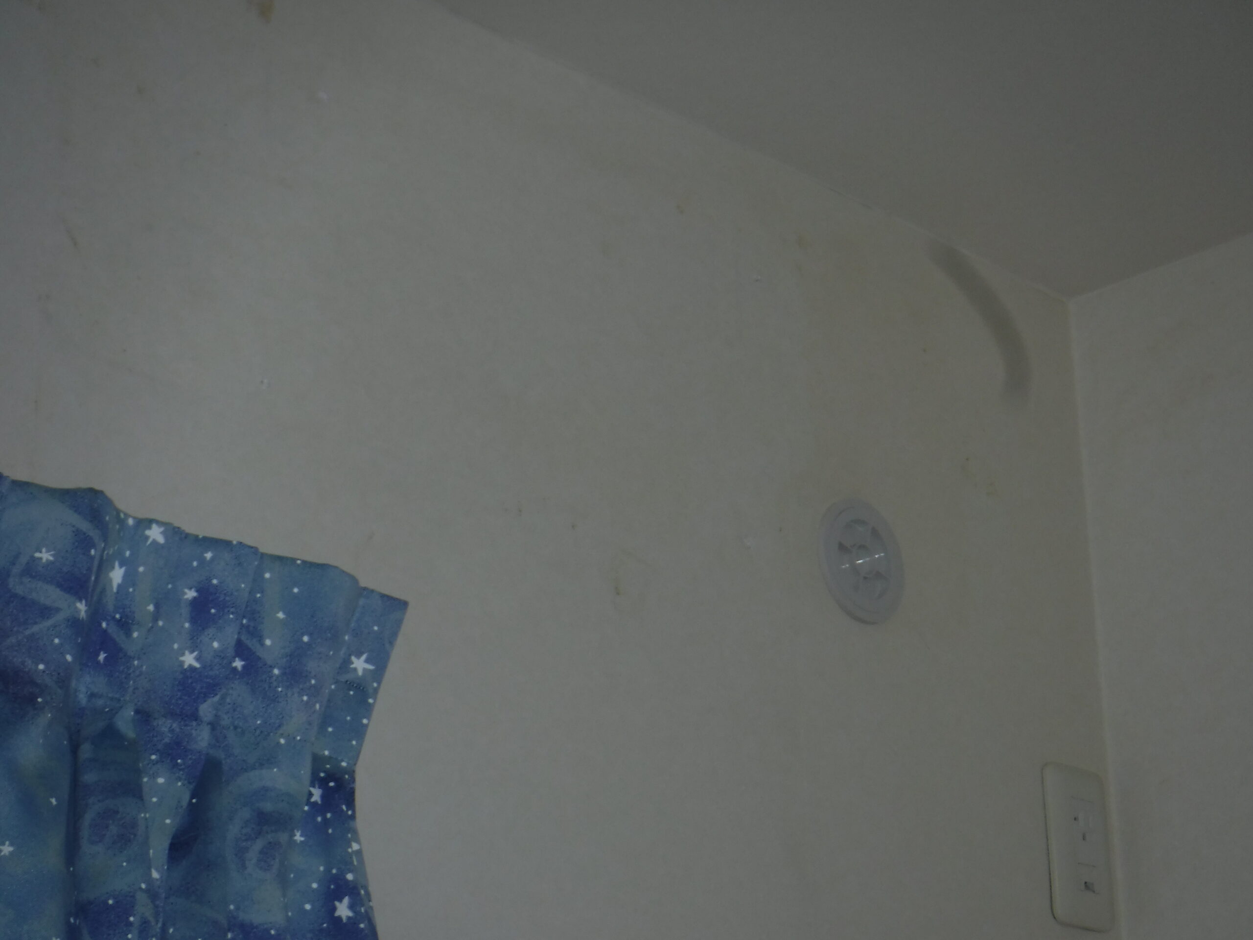 千葉県船橋市K様邸でエアコンの撤去工事を行いました。