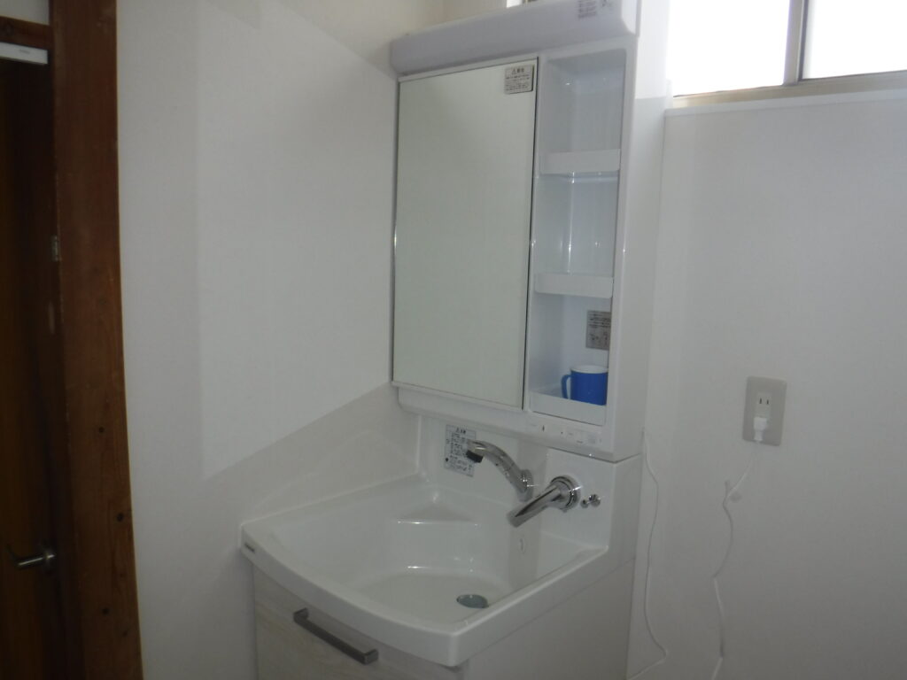 千葉市若葉区U様邸でクリナップ製洗面化粧台ファンシオを取り付けました。