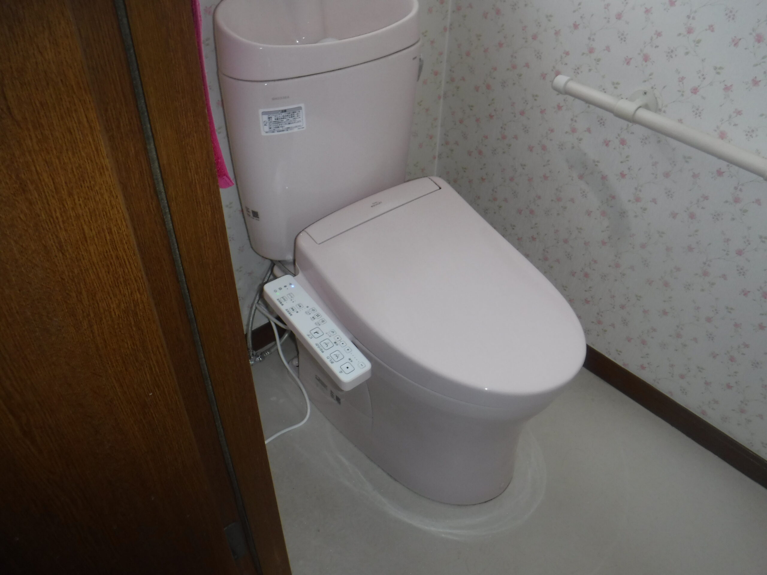 千葉市中央区K様邸でウォシュレットの交換工事を行いました。