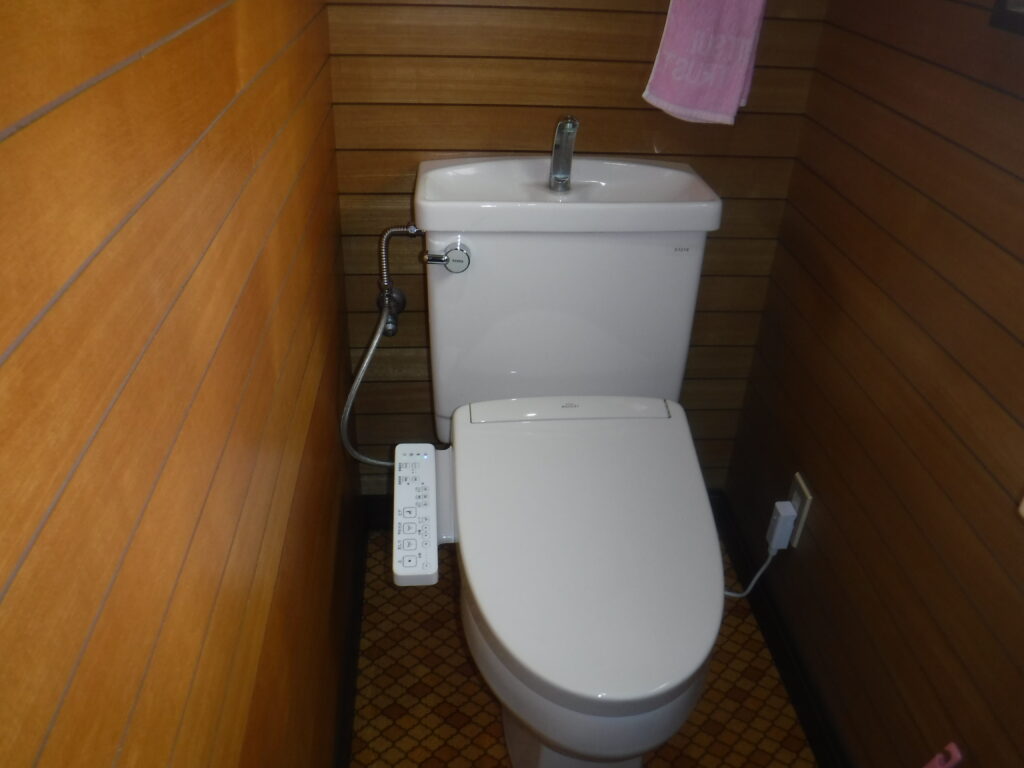 千葉県鎌ケ谷市K様邸でTOTO製ウォシュレットSS1に交換しました。
