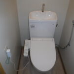 千葉市若葉区F様邸でトイレの交換工事を行いました。