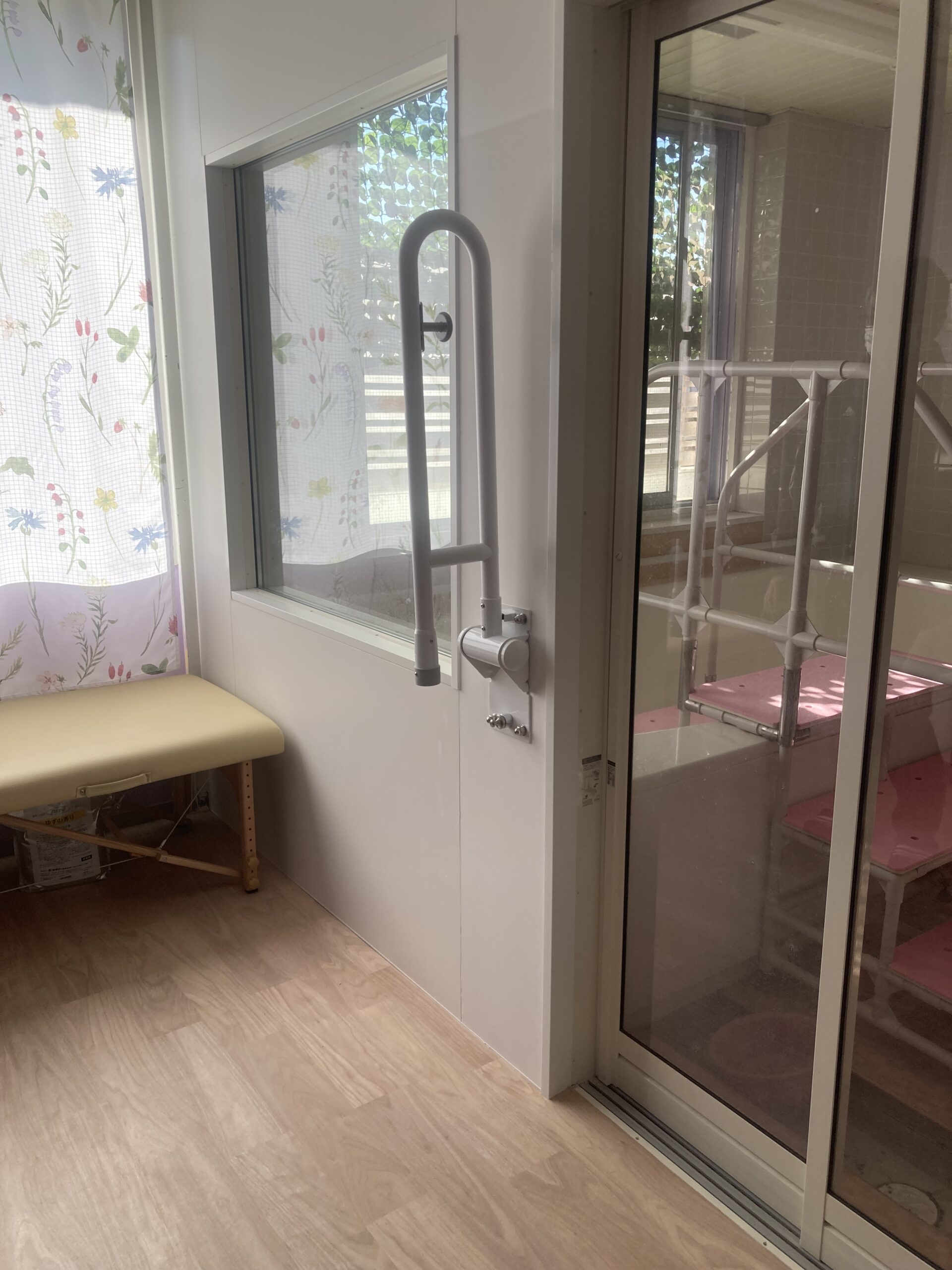 障害福祉施設脱衣室手すり設置