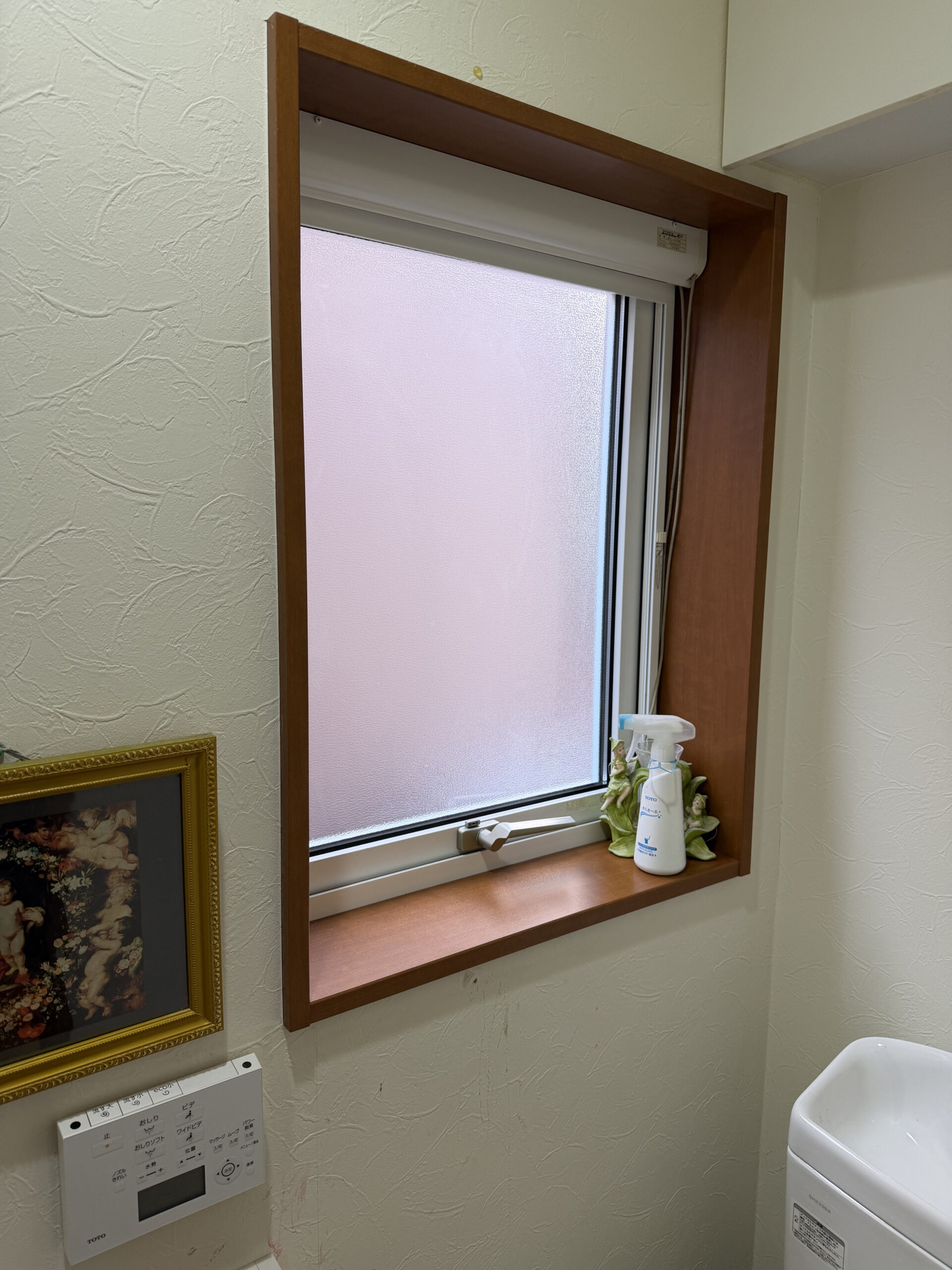 千葉県鎌ヶ谷市M様宅でトイレの窓ガラス交換しました。