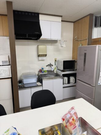 千葉市稲毛区Y様給湯室のキッチンを交換しました。