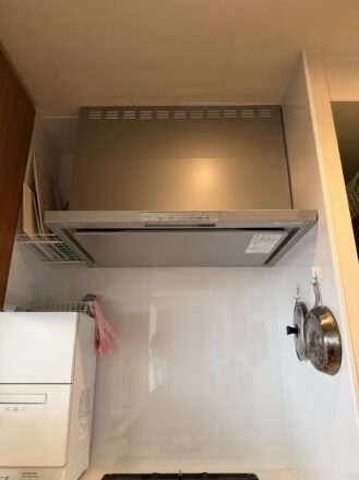 千葉市美浜区Y様邸でレンジフ－ドの交換工事と諸々の工事を行いました。