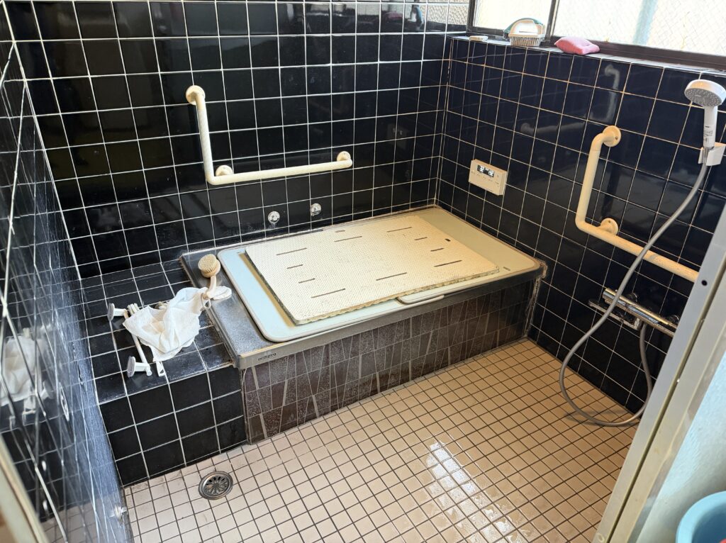 千葉県市原市K様邸で浴室の漏水補修工事を行いました。