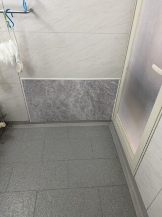 千葉市美浜区H様邸でユニットバスの壁を補修しました。