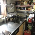 千葉市中央区U様邸で台所の棚を取付ました。