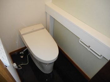 トイレリフォーム：リクシルの節水仕様タンクレス便器